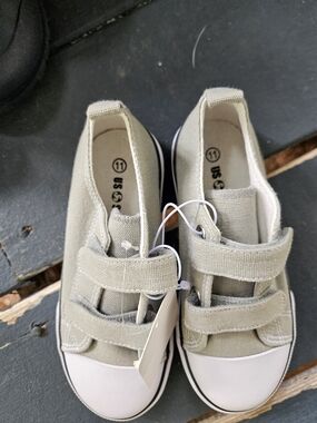 Kids Canvas Velcro Sneakers in Light Olive - US Sports